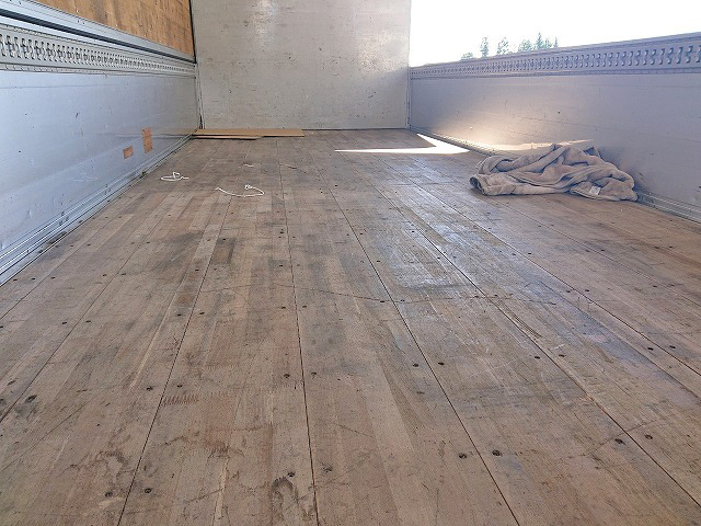 いすゞフォワードアルミウイング中型（4t）[写真08]