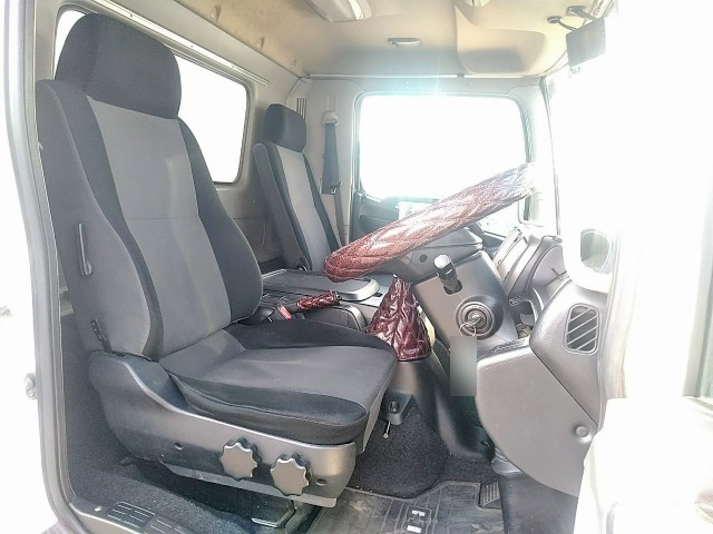 日野レンジャーアルミバン中型（4t）[写真32]