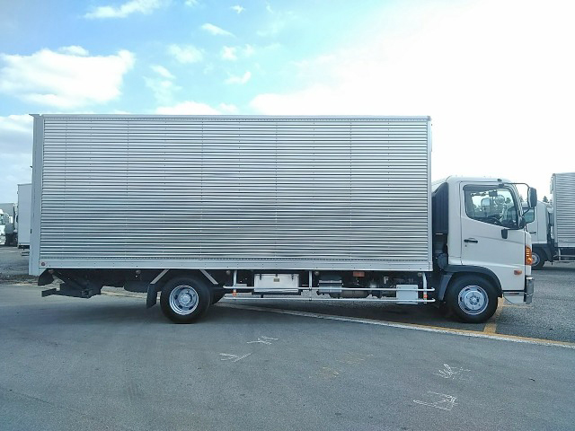 日野レンジャーアルミバン中型（4t）[写真06]