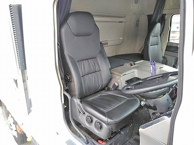 三菱ふそうスーパーグレートパネルウイング大型（10t）[写真32]