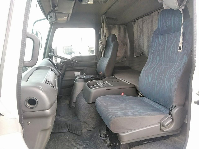 いすゞフォワードアルミウイング中型（4t）[写真28]