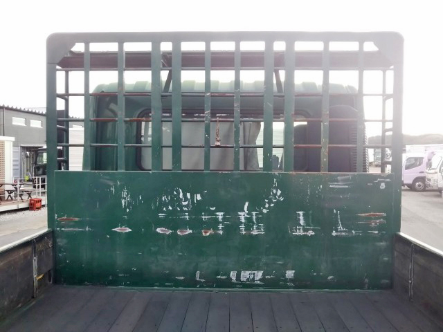 三菱ふそうスーパーグレート平ボディ大型（10t）[写真11]