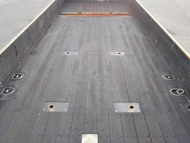 三菱ふそうスーパーグレート平ボディ大型（10t）[写真12]