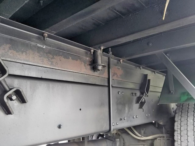 三菱ふそうスーパーグレート平ボディ大型（10t）[写真18]