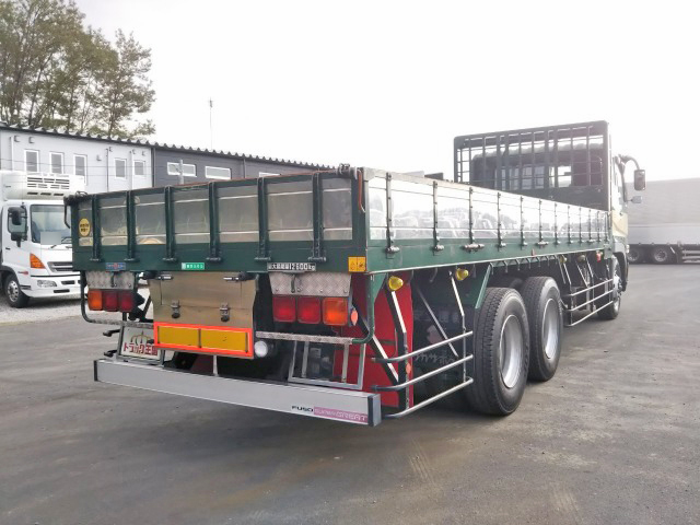 三菱ふそうスーパーグレート平ボディ大型（10t）[写真02]