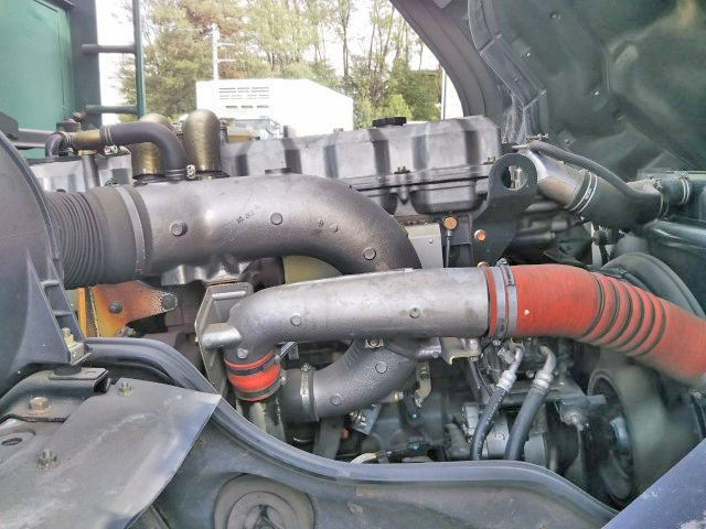 三菱ふそうスーパーグレート平ボディ大型（10t）[写真25]