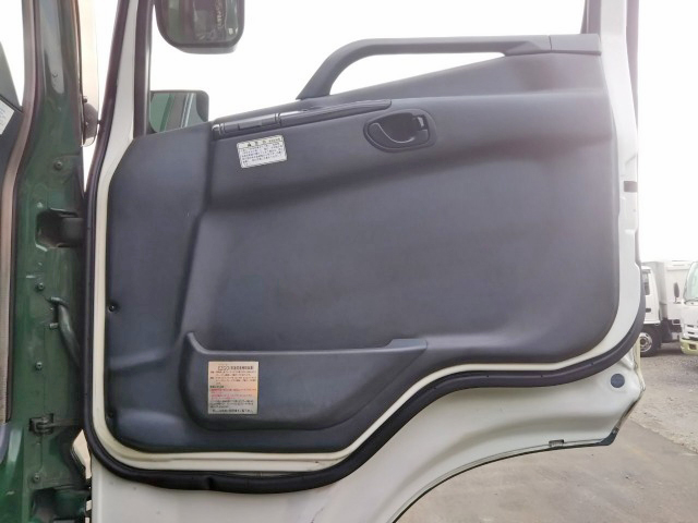 三菱ふそうスーパーグレート平ボディ大型（10t）[写真28]