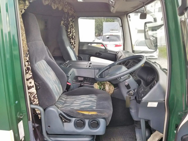 三菱ふそうスーパーグレート平ボディ大型（10t）[写真30]