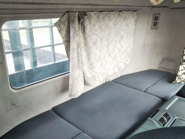 三菱ふそうスーパーグレート平ボディ大型（10t）[写真31]