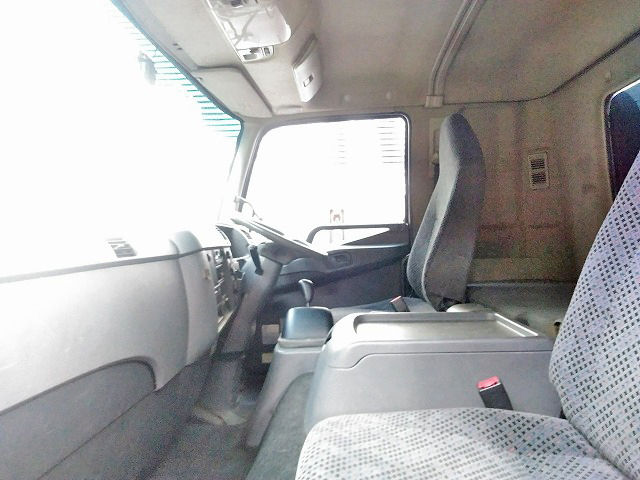 三菱ふそうファイターアルミバン中型（4t）[写真31]