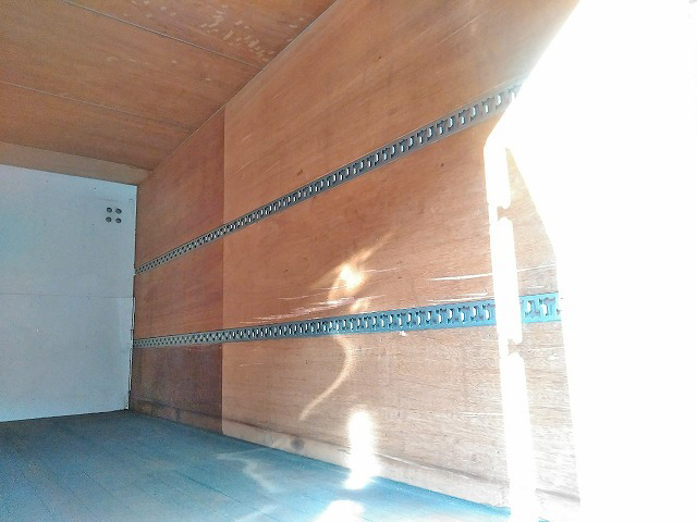 三菱ふそうファイターアルミバン中型（4t）[写真08]