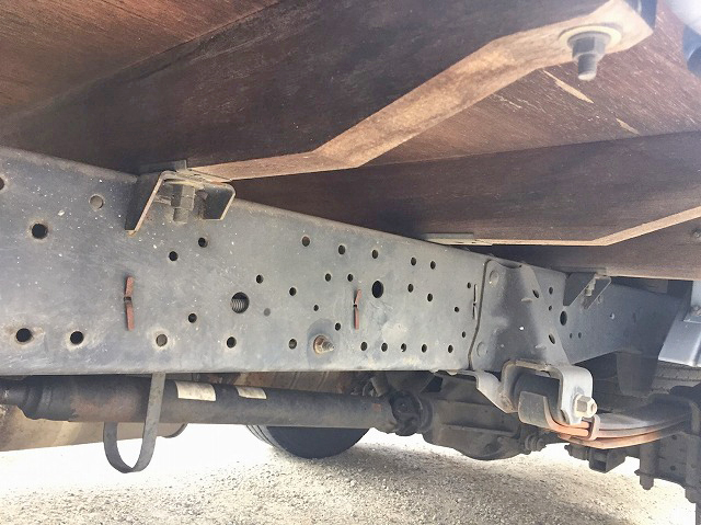 いすゞエルフ平ボディ小型（2t・3t）[写真11]