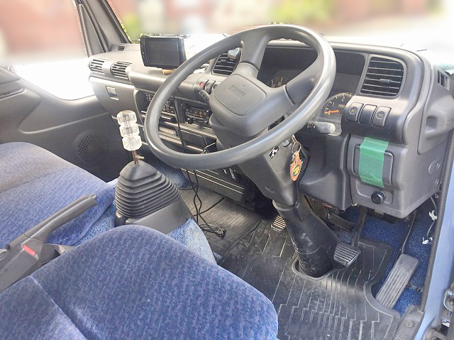 いすゞエルフ平ボディ小型（2t・3t）[写真16]