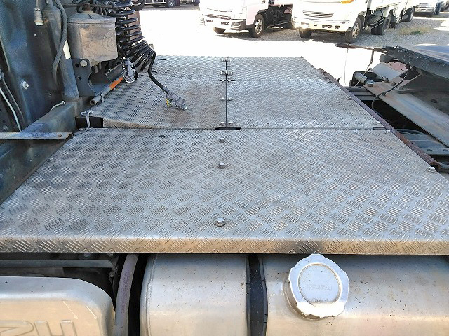 いすゞギガトレーラーヘッド（トラクターヘッド）大型（10t）[写真10]