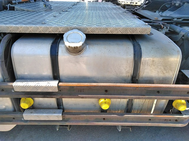 いすゞギガトレーラーヘッド（トラクターヘッド）大型（10t）[写真17]