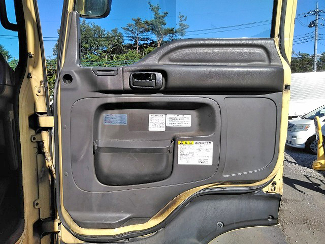 いすゞギガトレーラーヘッド（トラクターヘッド）大型（10t）[写真27]