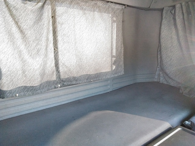 いすゞギガトレーラーヘッド（トラクターヘッド）大型（10t）[写真29]