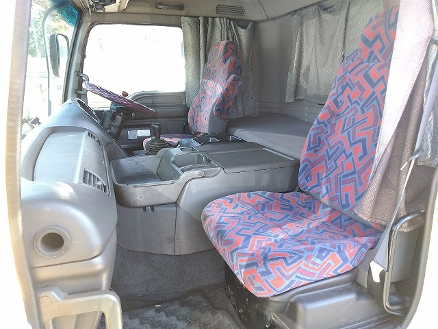 いすゞギガトレーラーヘッド（トラクターヘッド）大型（10t）[写真30]