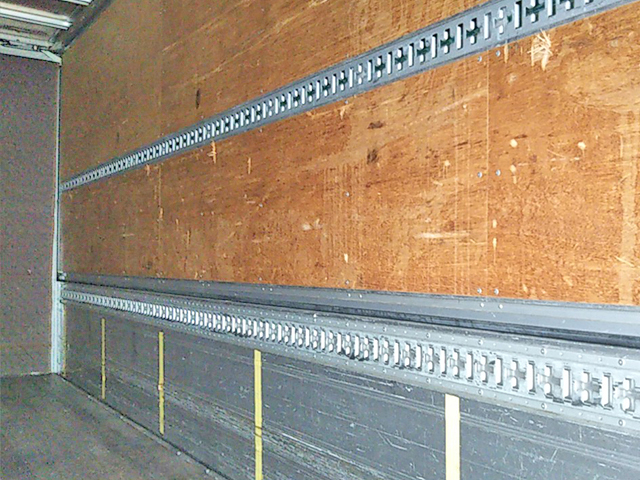 三菱ふそうファイターアルミウイング中型（4t）[写真12]