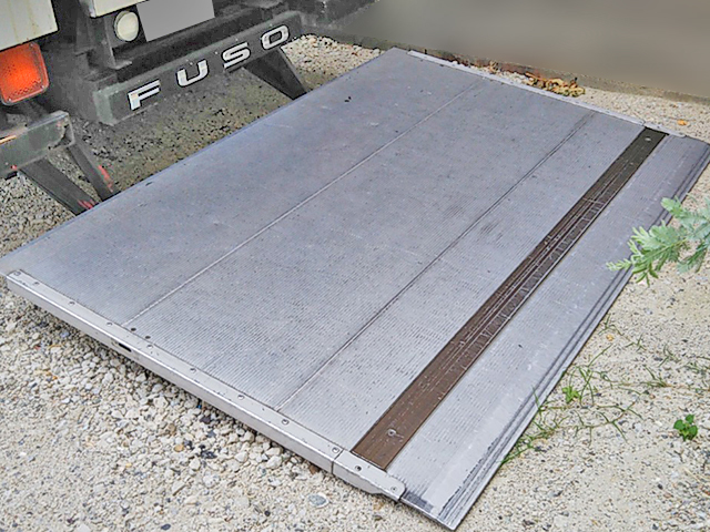 三菱ふそうファイターアルミウイング中型（4t）[写真14]