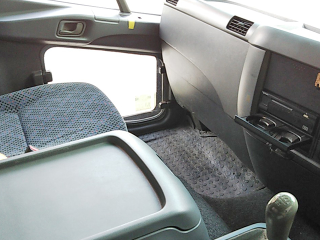 三菱ふそうファイターアルミウイング中型（4t）[写真23]