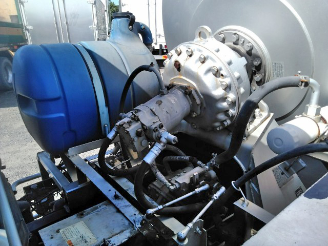 UDトラックスコンドルミキサー車（コンクリートミキサー）増トン（6t・8t）[写真15]