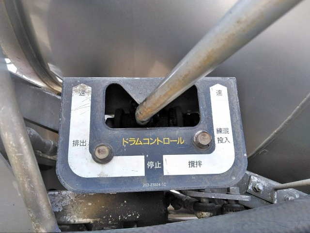UDトラックスコンドルミキサー車（コンクリートミキサー）増トン（6t・8t）[写真18]