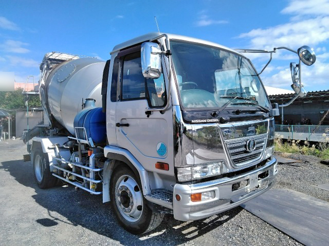 UDトラックスコンドルミキサー車（コンクリートミキサー）増トン（6t・8t）[写真03]