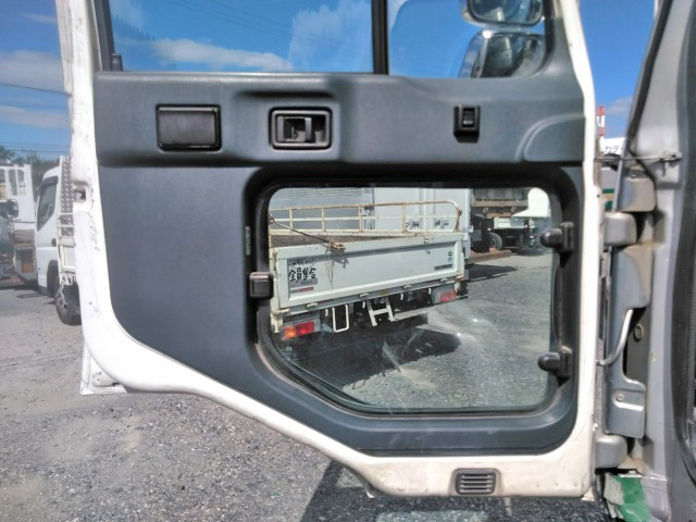 UDトラックスコンドルミキサー車（コンクリートミキサー）増トン（6t・8t）[写真32]