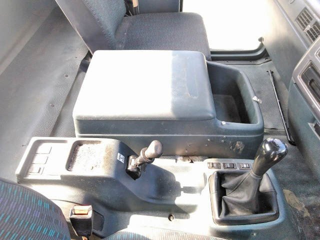 UDトラックスコンドルミキサー車（コンクリートミキサー）増トン（6t・8t）[写真35]