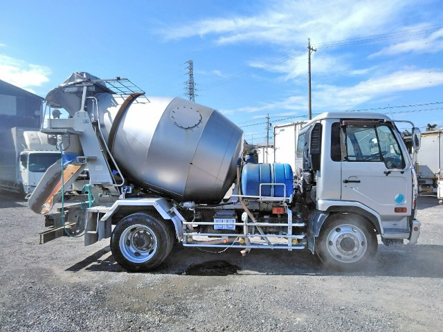 UDトラックスコンドルミキサー車（コンクリートミキサー）増トン（6t・8t）[写真06]