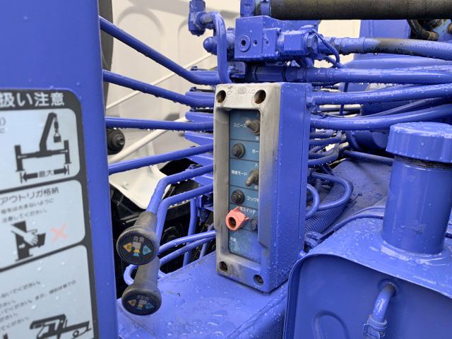 いすゞフォワードセルフクレーン4段中型（4t）[写真15]
