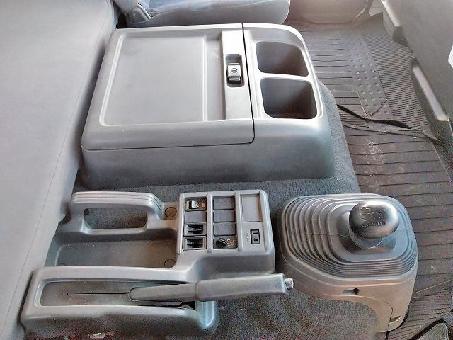 いすゞフォワードアルミウイング中型（4t）[写真36]