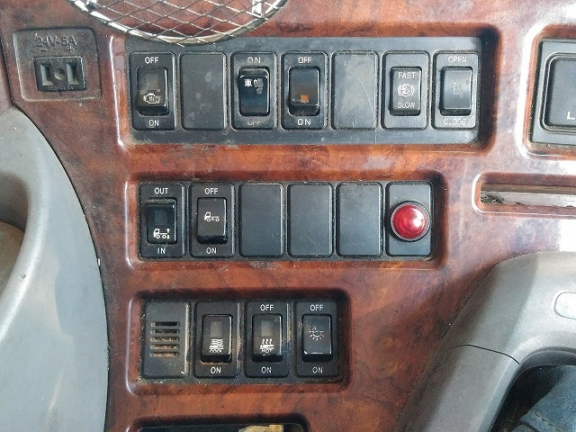 UDトラックスクオンユニック5段大型（10t）[写真36]