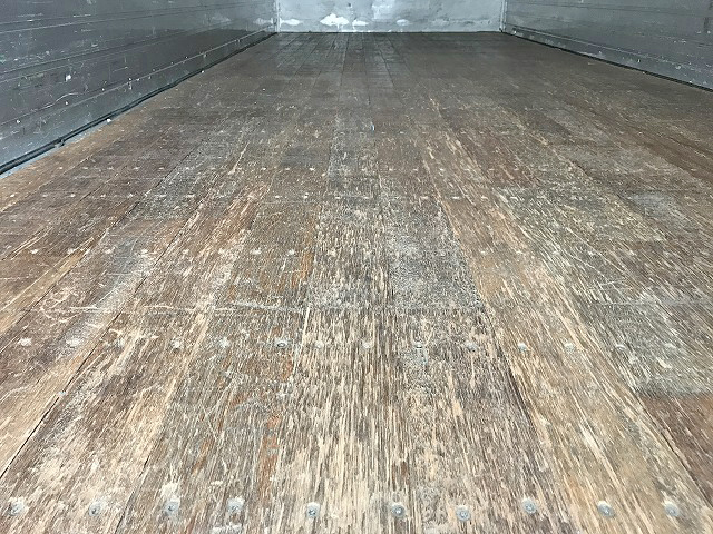 いすゞフォワードアルミウイング中型（4t）[写真10]