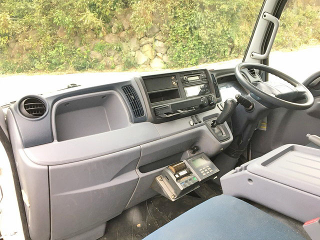 三菱ふそうキャンター冷凍車（冷蔵車）小型（2t・3t）[写真32]