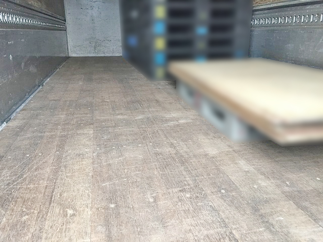 いすゞフォワードアルミウイング中型（4t）[写真08]