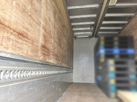 いすゞフォワードアルミウイング中型（4t）[写真09]