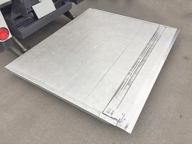 三菱ふそうキャンターアルミバン小型（2t・3t）[写真12]