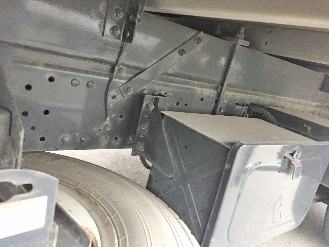 三菱ふそうキャンターアルミバン小型（2t・3t）[写真13]