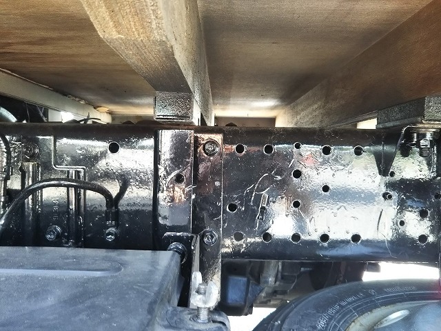 いすゞエルフ平ボディ小型（2t・3t）[写真24]