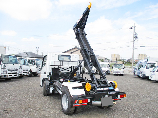 三菱ふそうキャンターコンテナ専用車小型（2t・3t）[写真13]