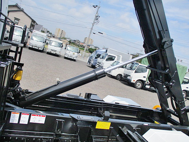 三菱ふそうキャンターコンテナ専用車小型（2t・3t）[写真18]