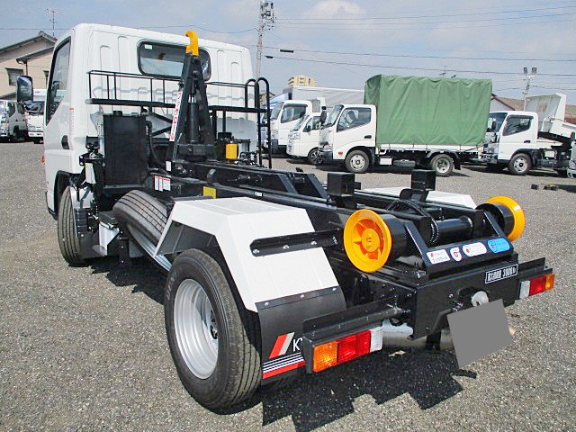 三菱ふそうキャンターコンテナ専用車小型（2t・3t）[写真02]