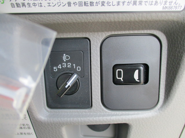 三菱ふそうキャンターコンテナ専用車小型（2t・3t）[写真29]