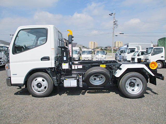 三菱ふそうキャンターコンテナ専用車小型（2t・3t）[写真06]