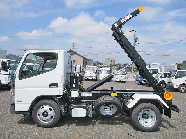 三菱ふそうキャンターコンテナ専用車小型（2t・3t）[写真07]