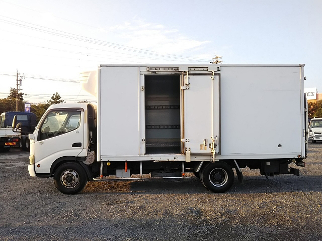 日野デュトロ冷凍車（冷蔵車）小型（2t・3t）[写真06]