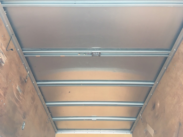 三菱ふそうキャンターアルミバン小型（2t・3t）[写真13]