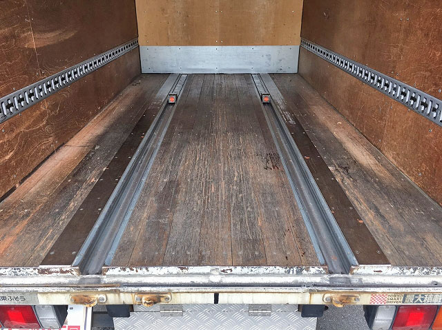 三菱ふそうキャンターアルミバン小型（2t・3t）[写真14]